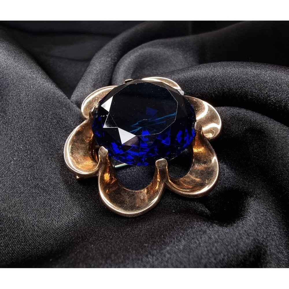 Rare Find Unique Vintage CROWN TRIFARI 1940s Gold-Tone Flower Brooch With Large